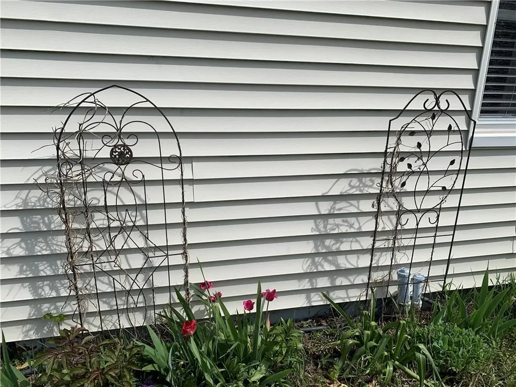 8 10 S Cornell Avenue Warren RI 02885