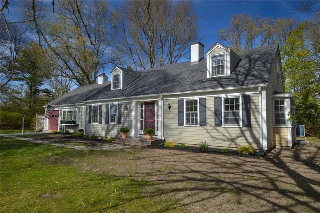 1656 Main Road Westport MA 02790