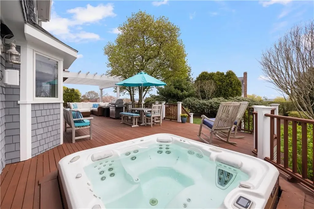 115 Gideon Lawton Lane Portsmouth RI 02871