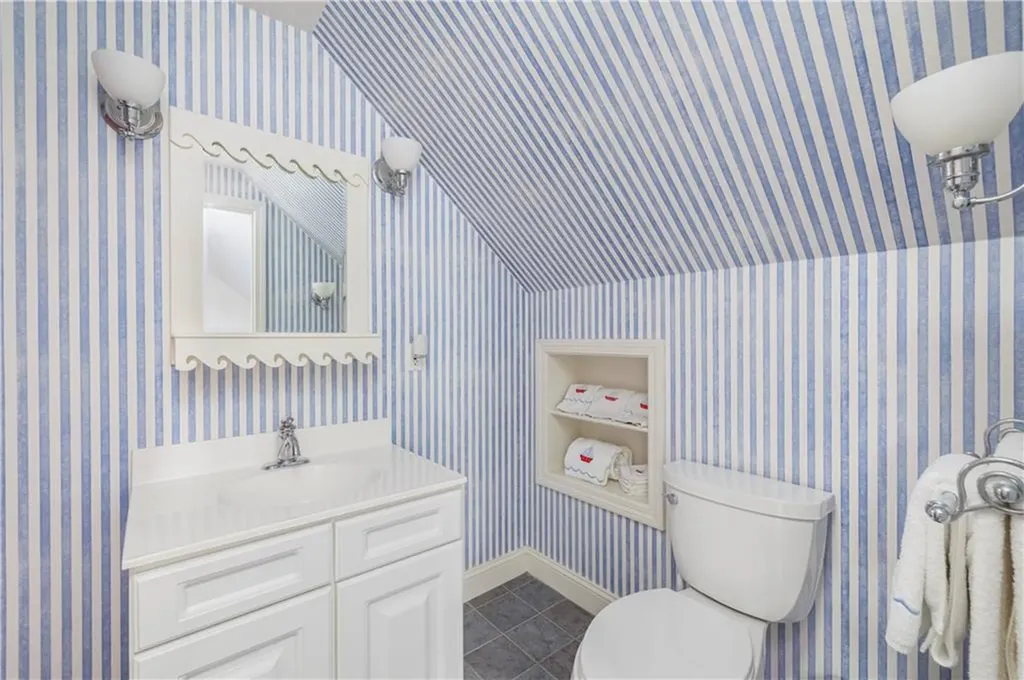 115 Gideon Lawton Lane Portsmouth RI 02871