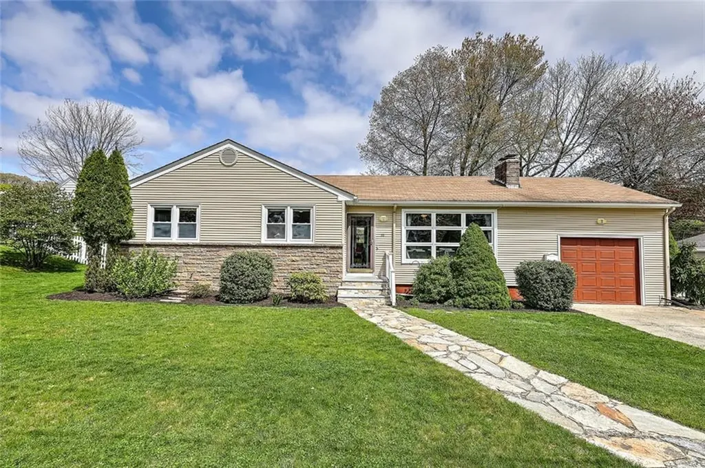 19 Roslyn Avenue Cranston RI 02910
