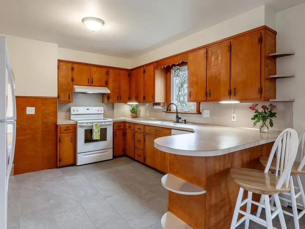 2 Thompson Avenue Westerly RI 02891