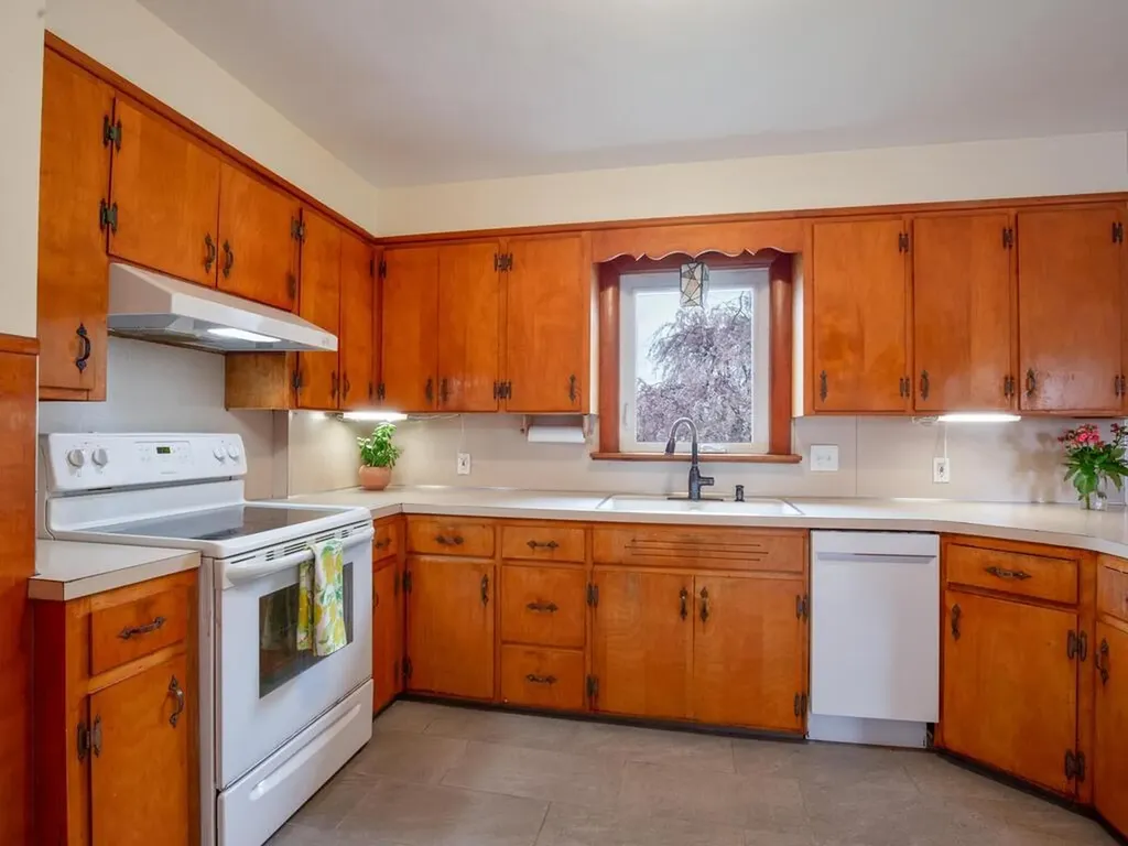 2 Thompson Avenue Westerly RI 02891