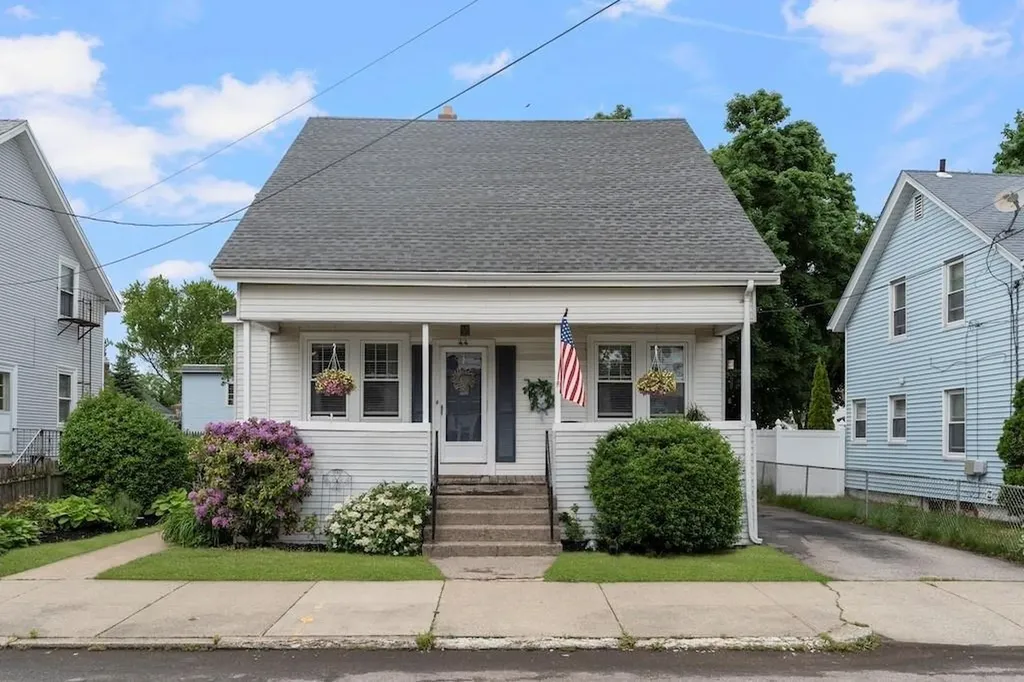 44 Benedict Street Pawtucket RI 02861