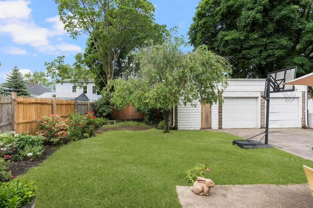 44 Benedict Street Pawtucket RI 02861