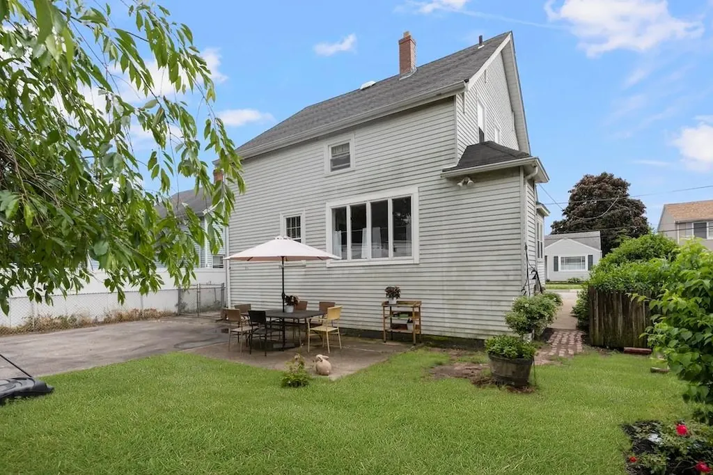 44 Benedict Street Pawtucket RI 02861