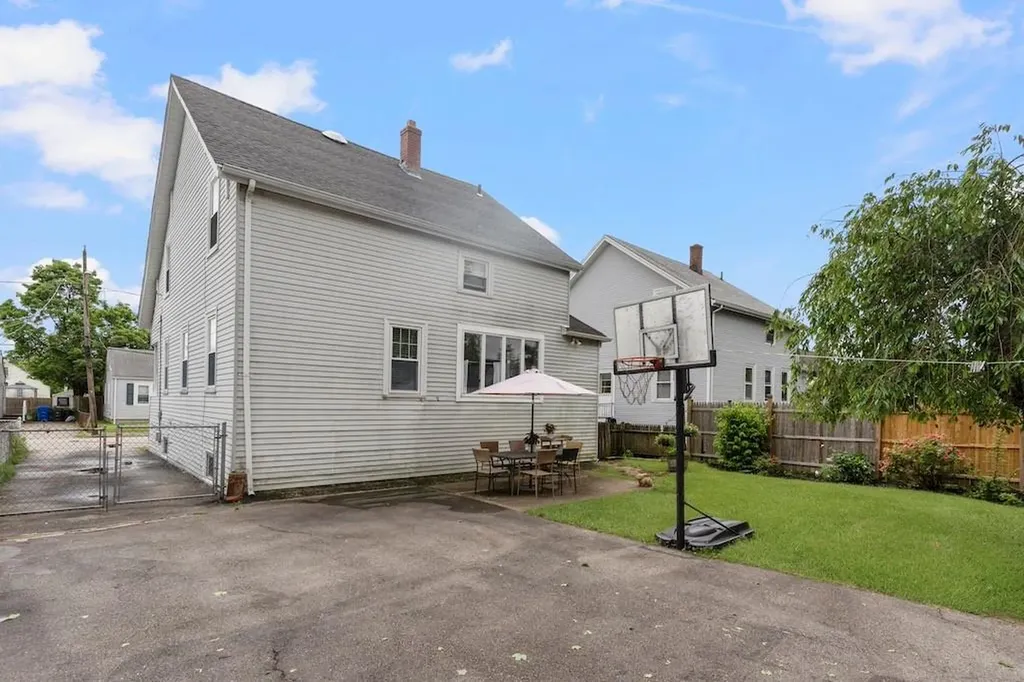 44 Benedict Street Pawtucket RI 02861