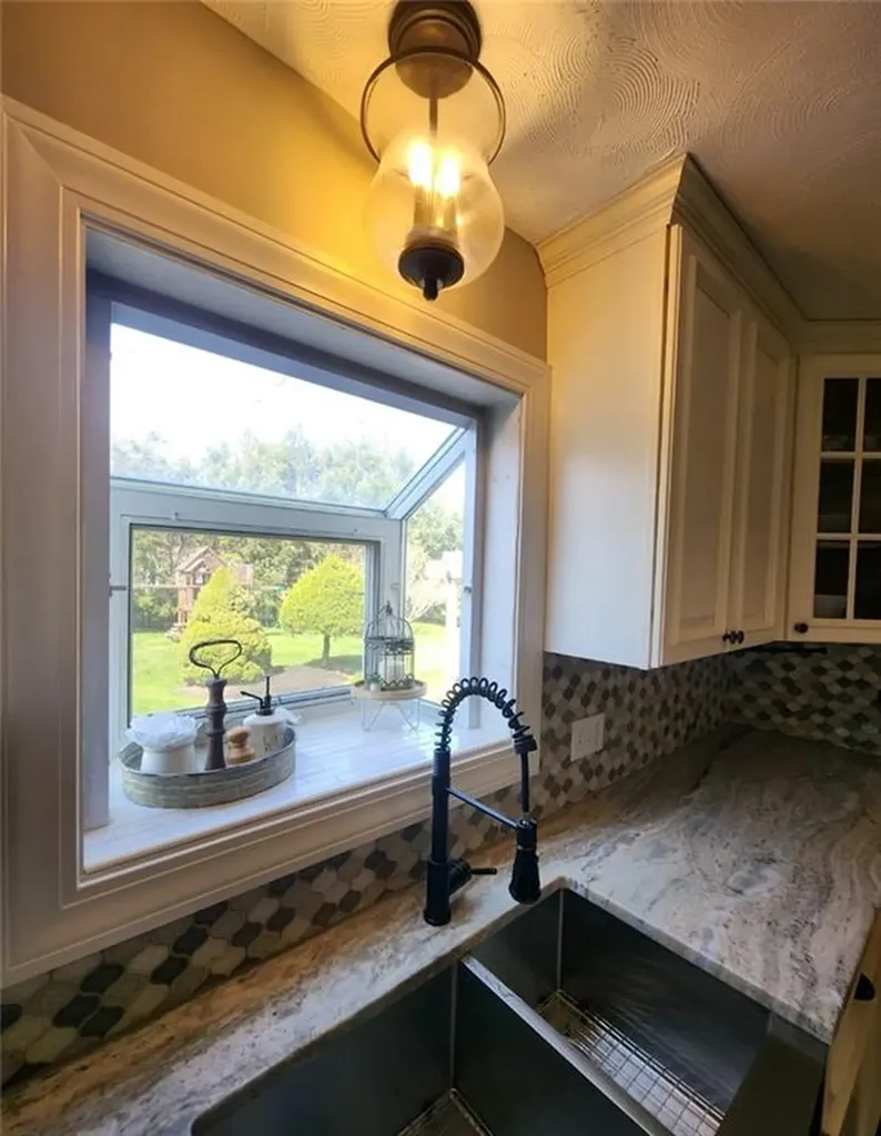 15 Ann Court Cranston RI 02921