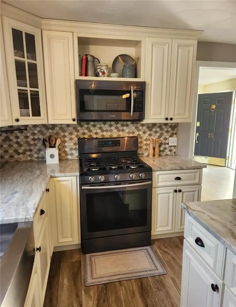 15 Ann Court Cranston RI 02921