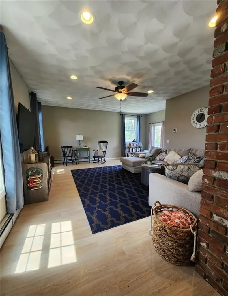 15 Ann Court Cranston RI 02921