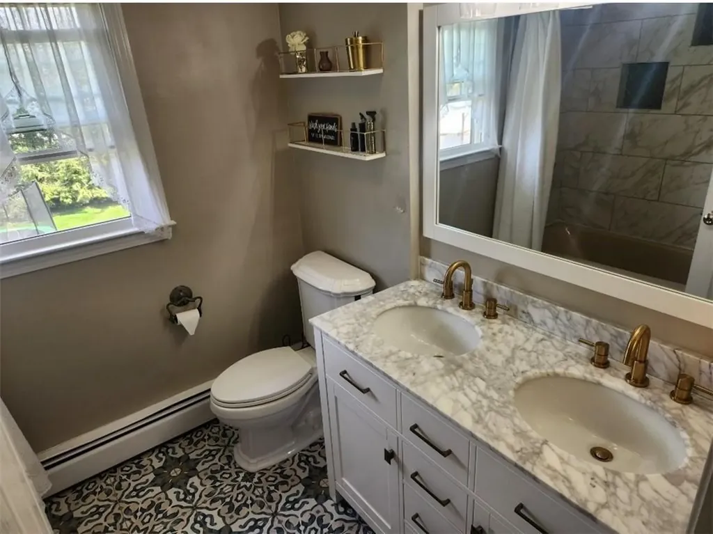 15 Ann Court Cranston RI 02921