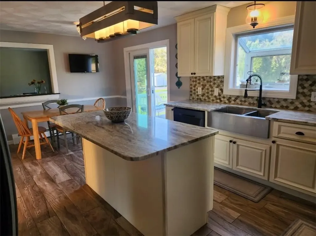 15 Ann Court Cranston RI 02921