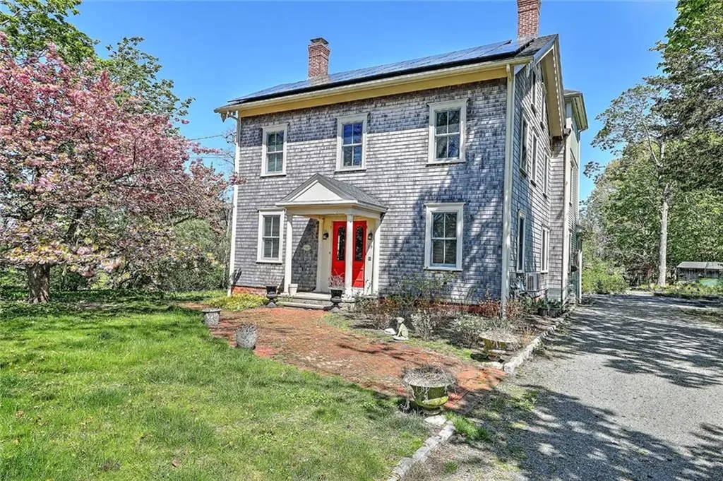 69 Annawamscutt Road Barrington RI 02806