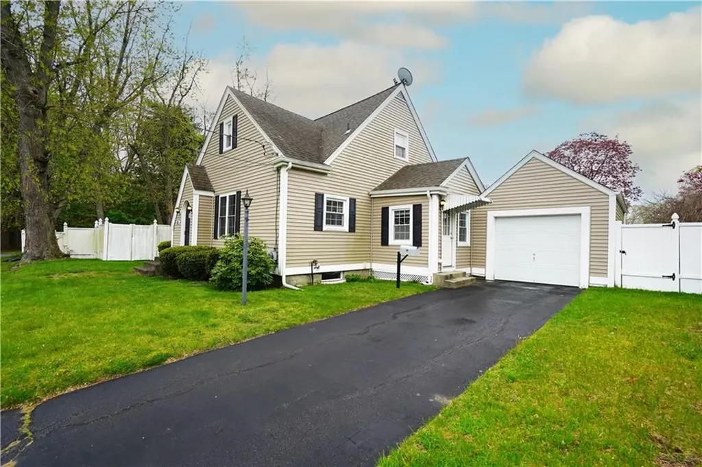 65 Felsmere Avenue Pawtucket RI 02861