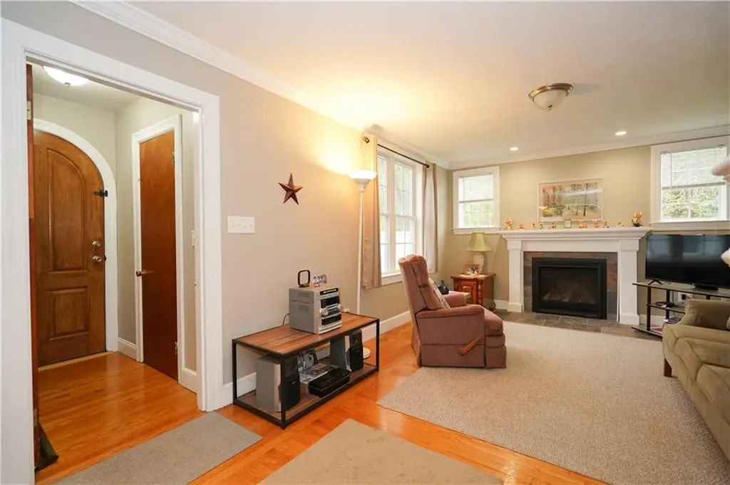 65 Felsmere Avenue Pawtucket RI 02861