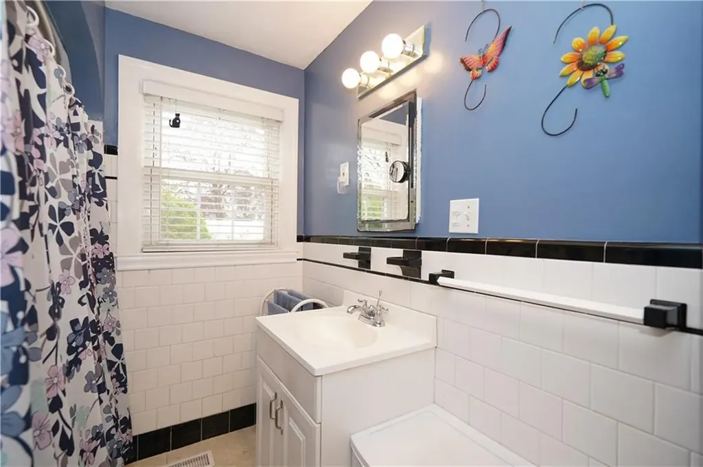65 Felsmere Avenue Pawtucket RI 02861