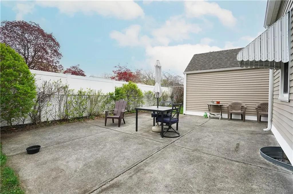 65 Felsmere Avenue Pawtucket RI 02861