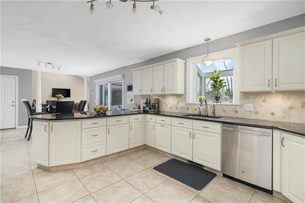 85 Mollie Drive Cranston RI 02921
