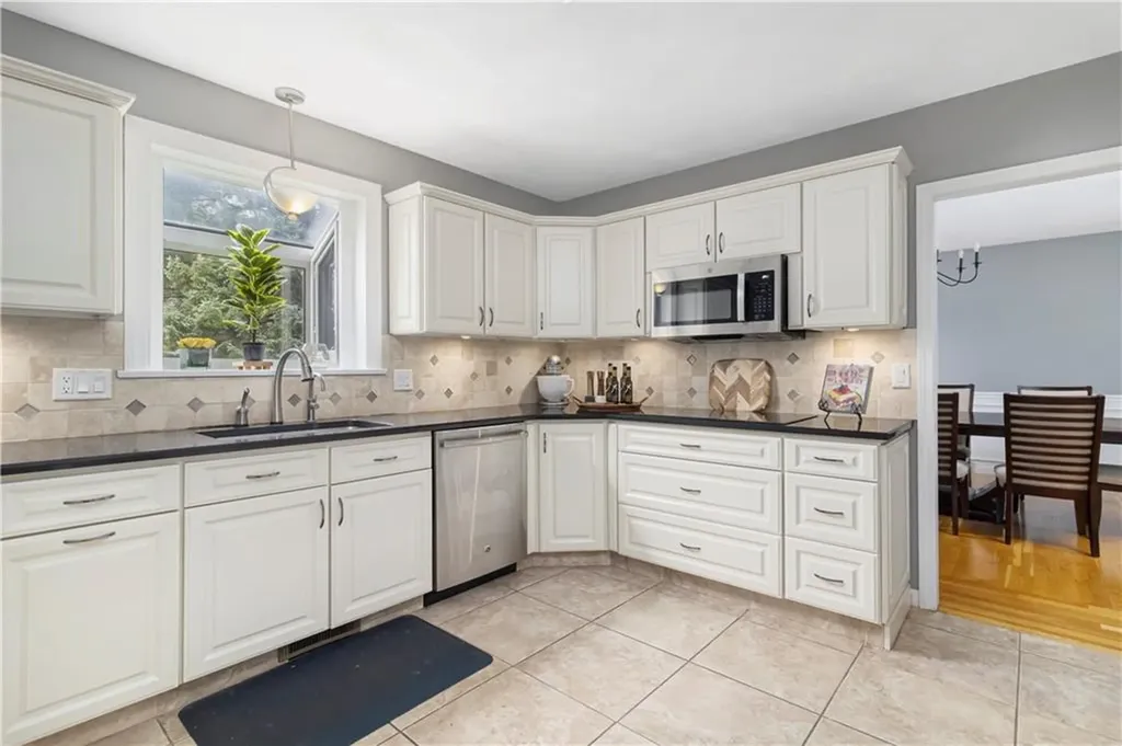 85 Mollie Drive Cranston RI 02921