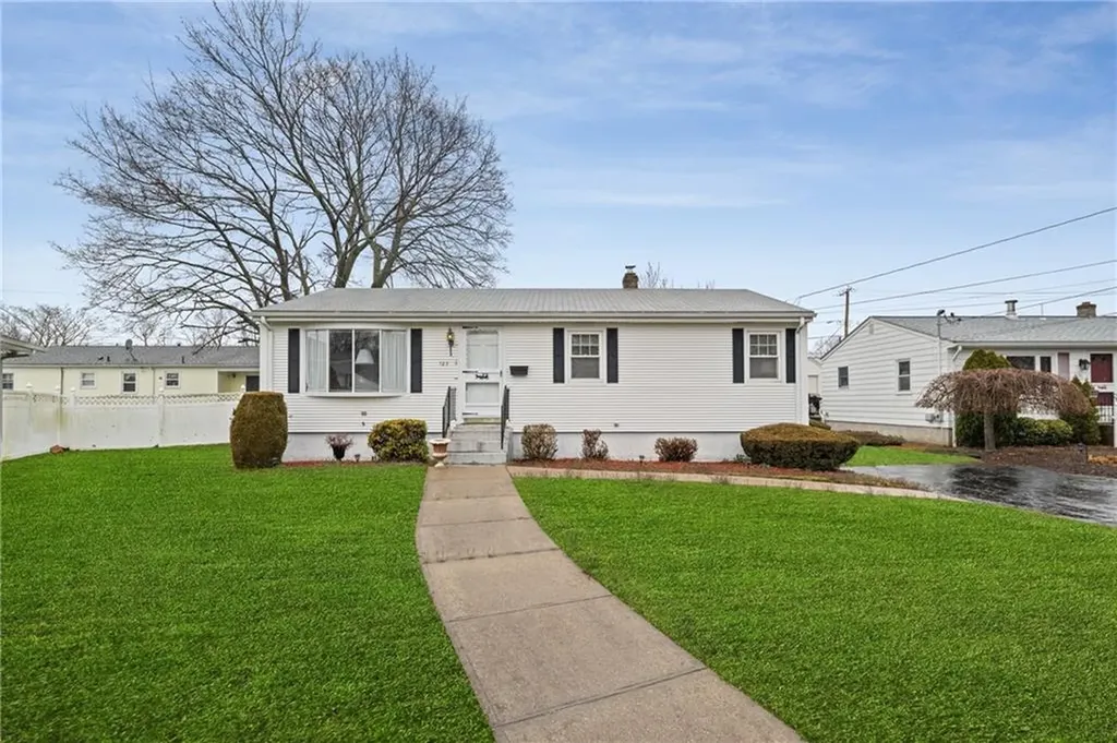 127 East View Avenue Cranston RI 02920