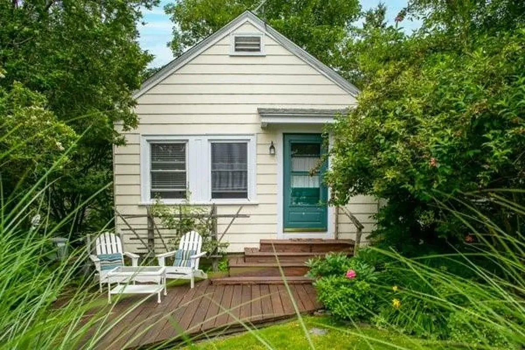 29 Warren Avenue Middletown RI 02842