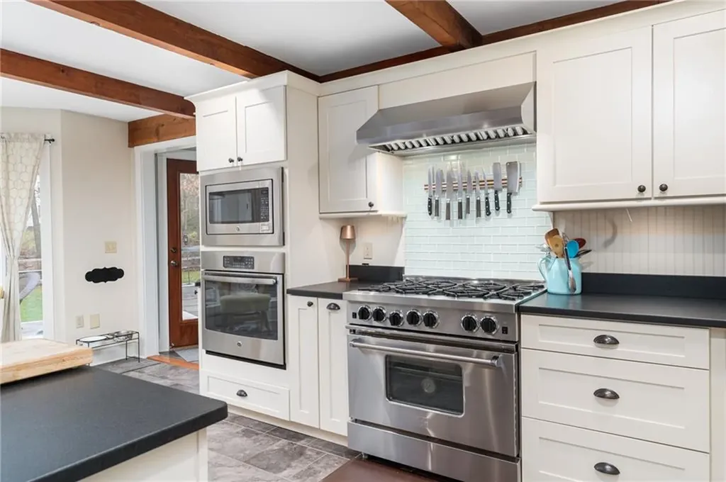 25 Sheffield Hill Road Exeter RI 02822