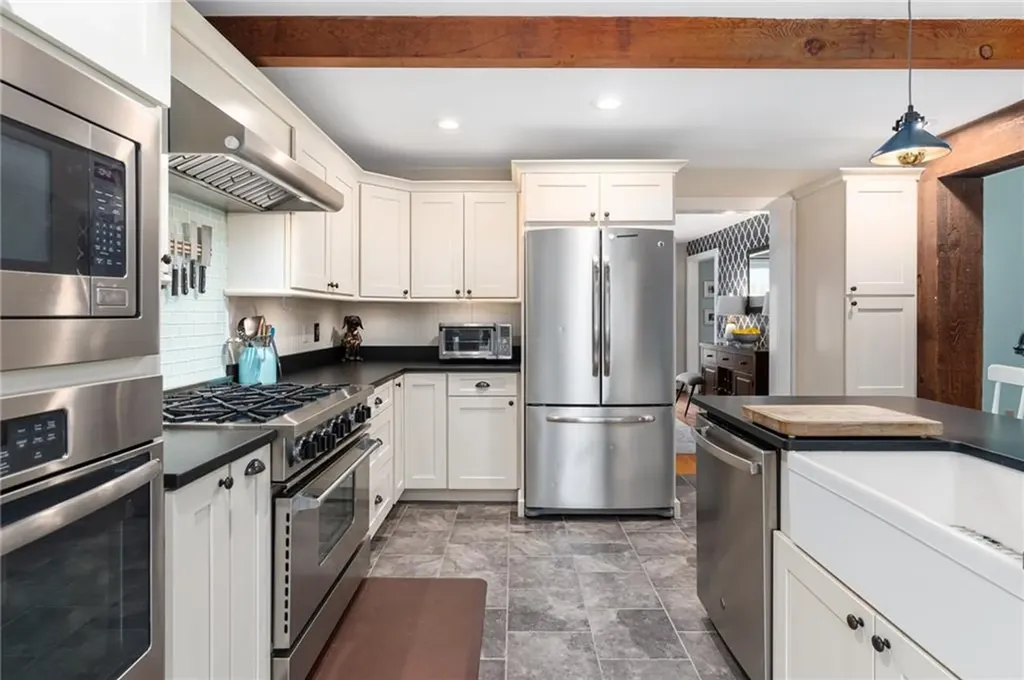 25 Sheffield Hill Road Exeter RI 02822