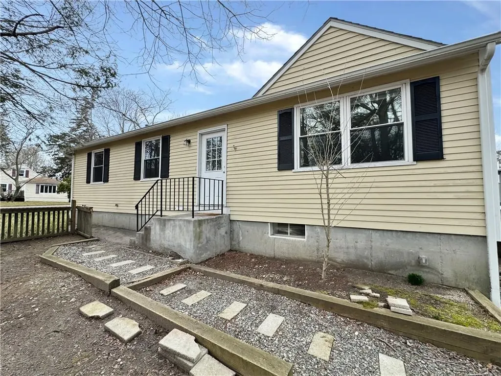 135 Hoover Street North Kingstown RI 02852