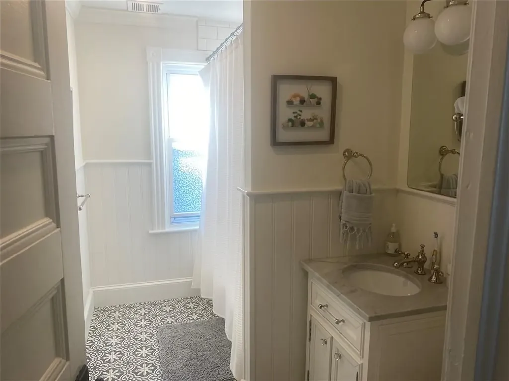 27 Mann Avenue Newport RI 02840