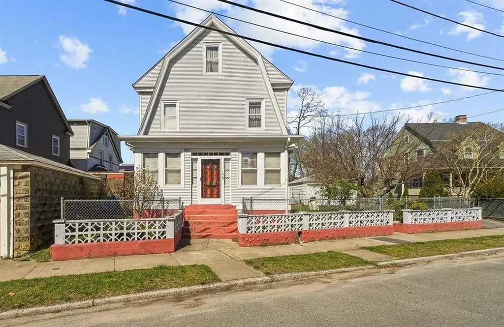 179 Pawtuxet Avenue Cranston RI 02905