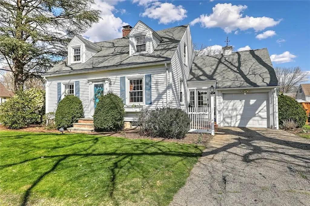4 Palmer Avenue East Providence RI 02915