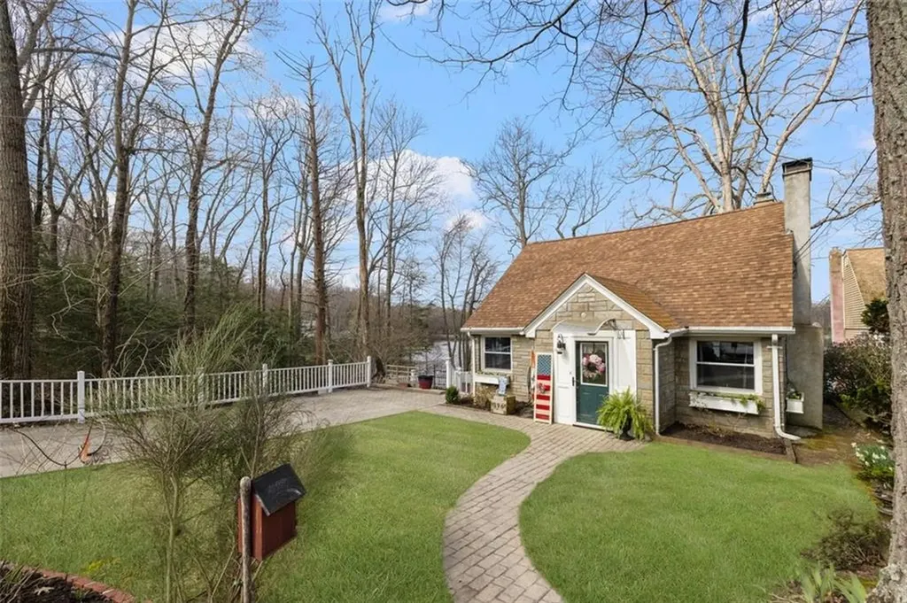 396 Lake Washington Drive Glocester RI 02814