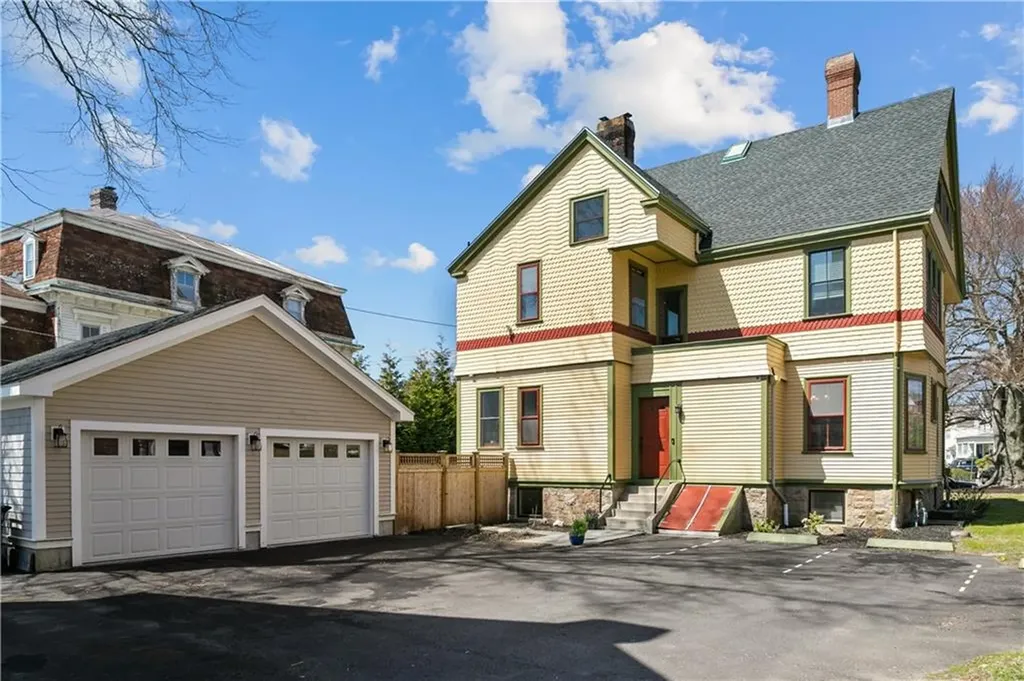 253 Broadway Newport RI 02840