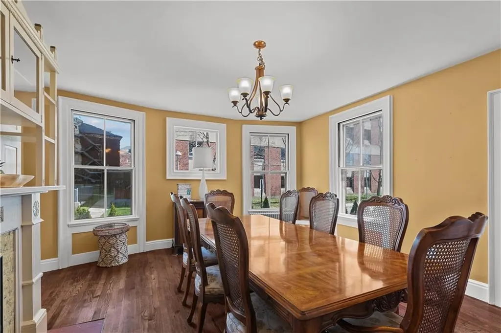 253 Broadway Newport RI 02840