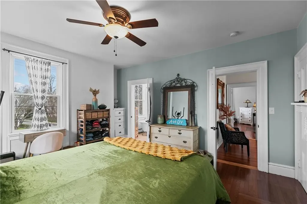 253 Broadway Newport RI 02840