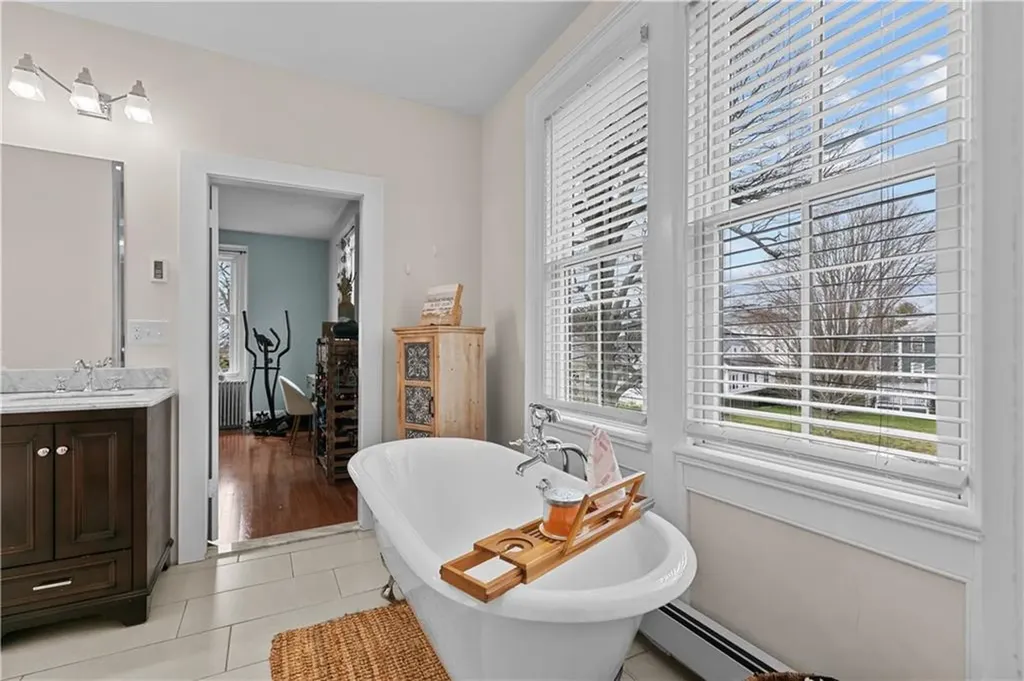 253 Broadway Newport RI 02840