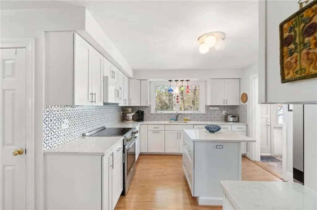 59 Greylock Road Bristol RI 02809