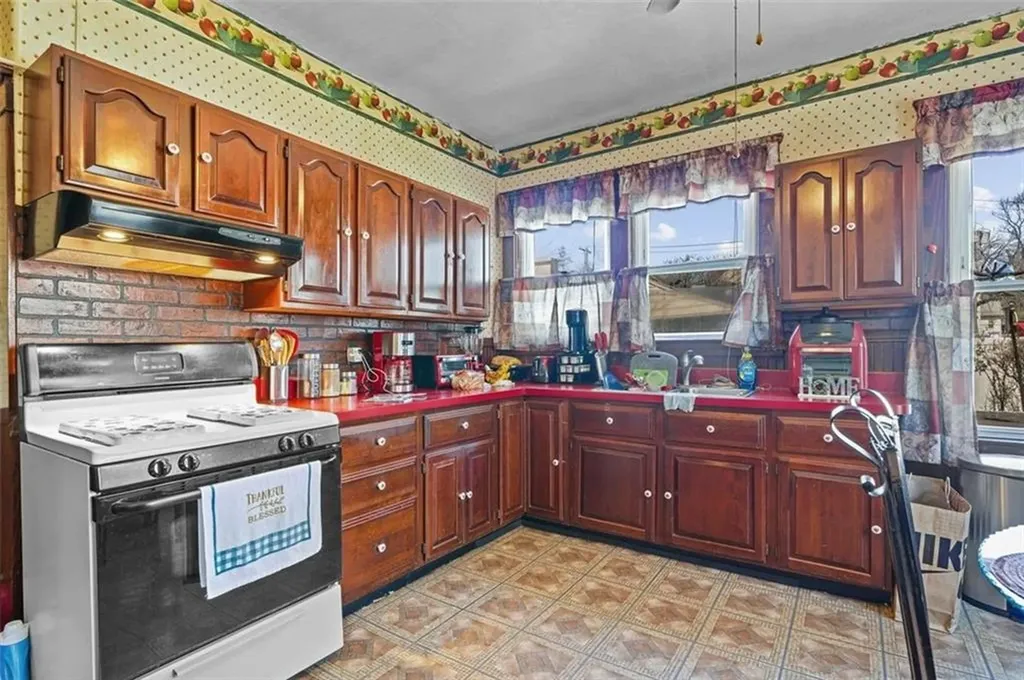 12 Gooding Street Pawtucket RI 02860