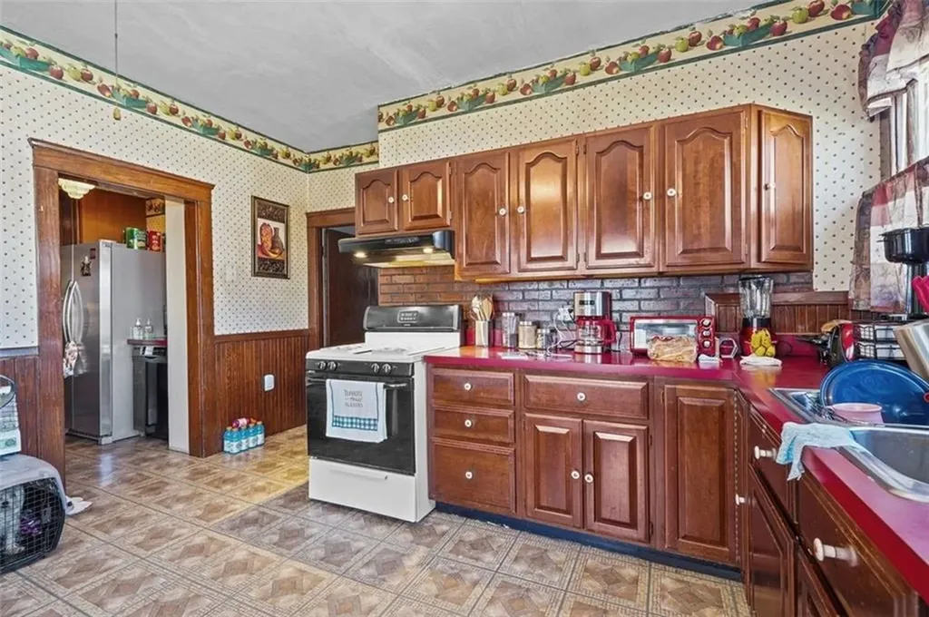 12 Gooding Street Pawtucket RI 02860