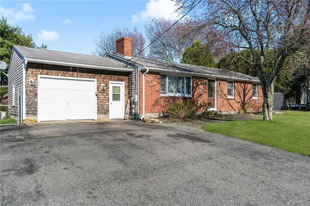 243 Turnpike Avenue Portsmouth RI 02871