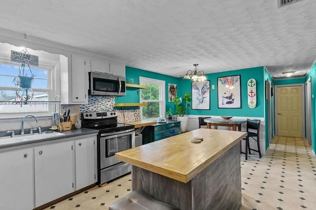 27 Field Avenue West Warwick RI 02893