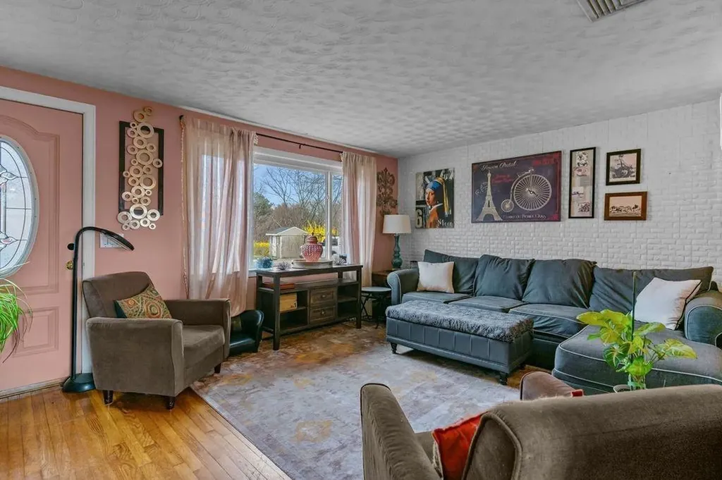 27 Field Avenue West Warwick RI 02893