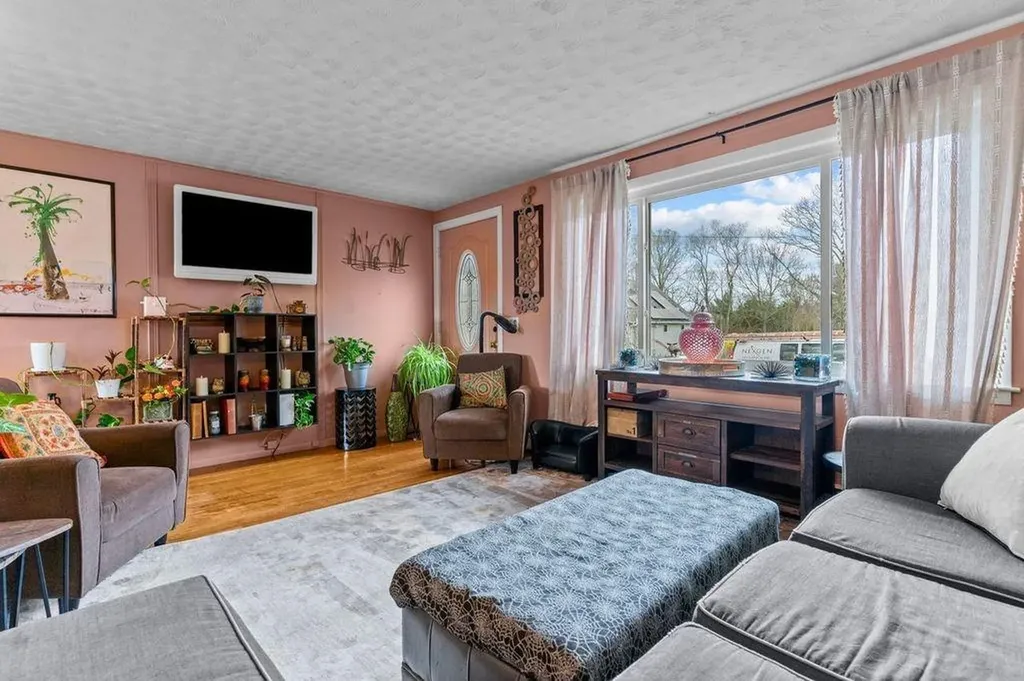 27 Field Avenue West Warwick RI 02893