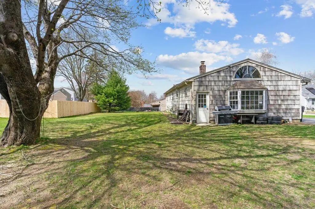 27 Field Avenue West Warwick RI 02893