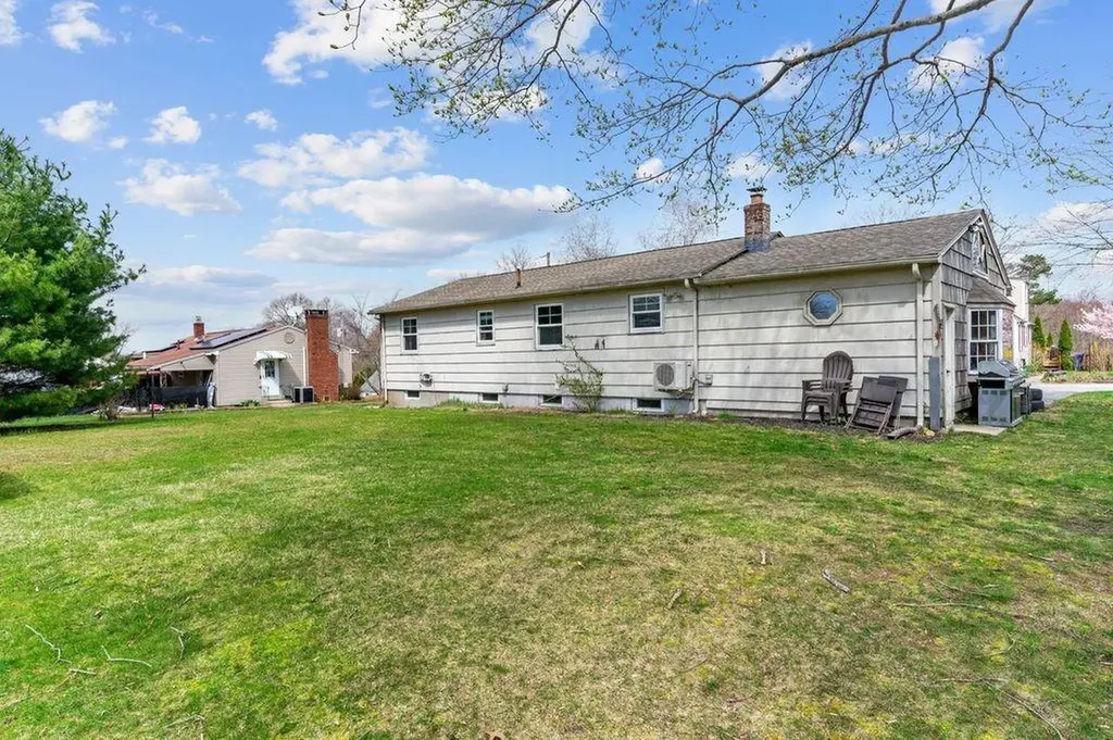 27 Field Avenue West Warwick RI 02893