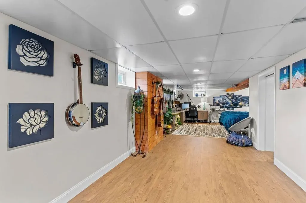 27 Field Avenue West Warwick RI 02893