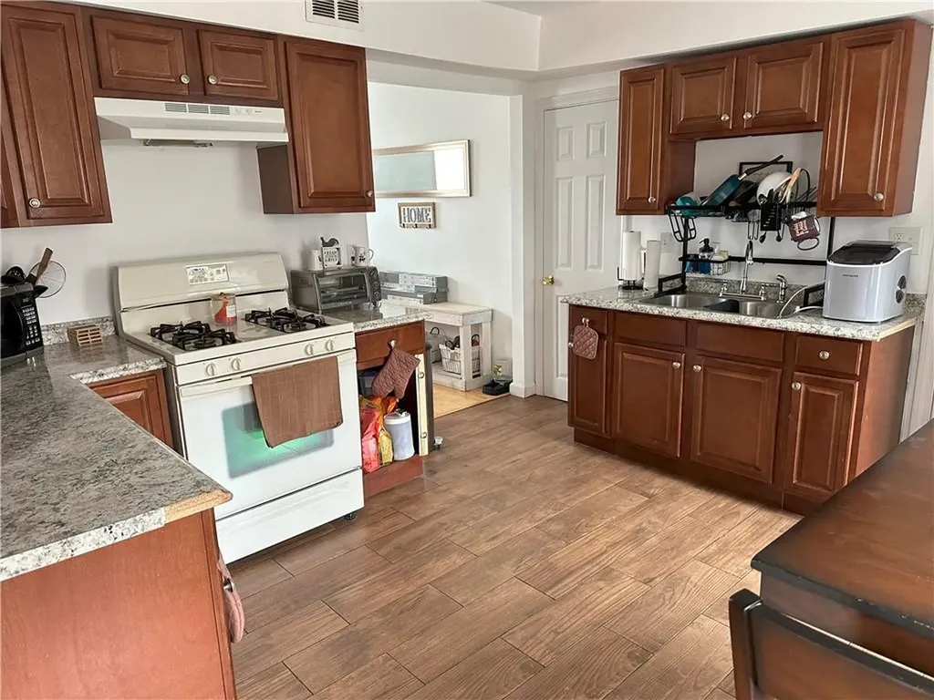 39 Camden Avenue Providence RI 02908