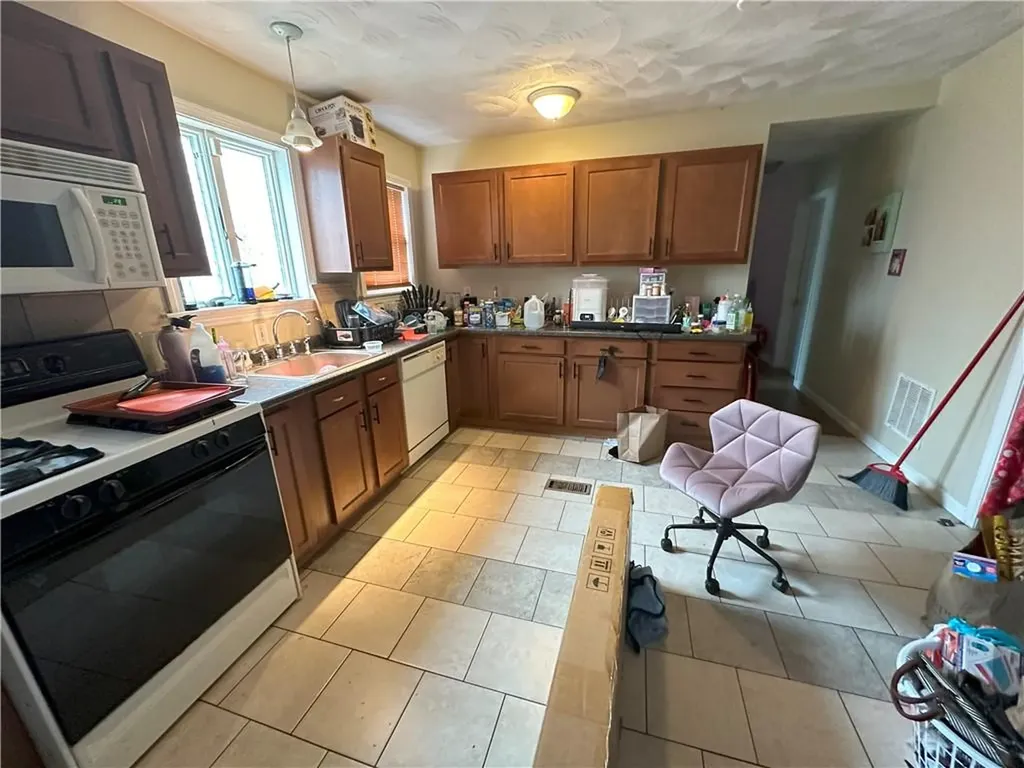 39 Camden Avenue Providence RI 02908