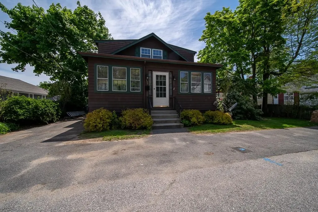 178 Washington Street Warwick RI 02888