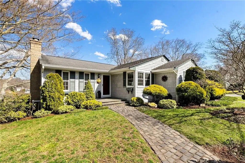 2 Simmons Terrace Middletown RI 02842